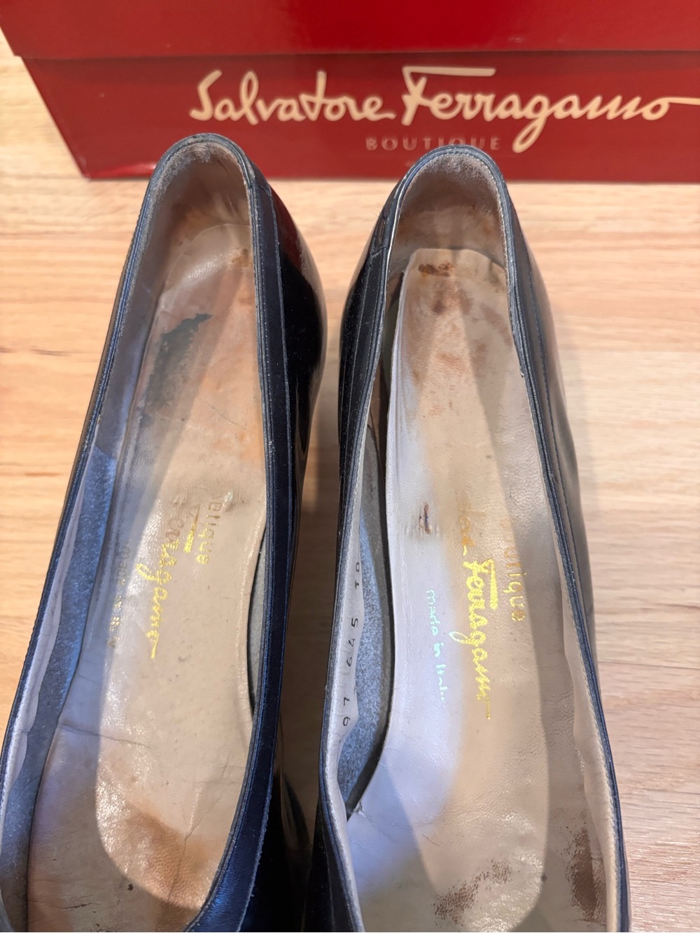 Salvatore Ferragamo black patent leather heels size US 10 - Picture 6 of 11